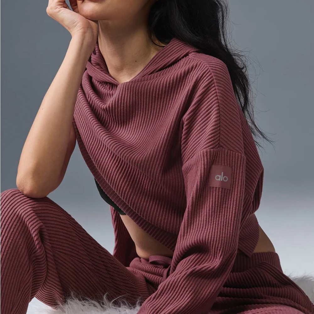 ALO Yoga Muse Set in Burgundy Truffle XS